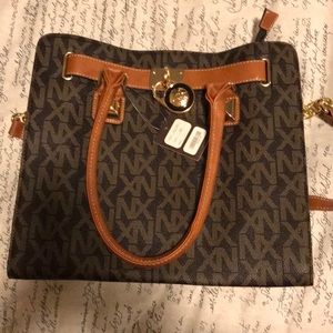 Crossbody handbag